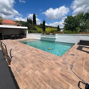 https://vacances-en-luberon-cadenet.fr-provencehotel.com